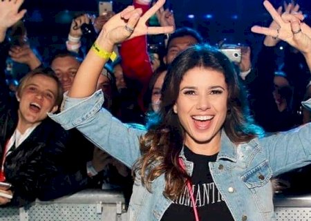 Paula Fernandes se emociona em turnê de Sandy & Junior: ''Chorei o show inteiro''