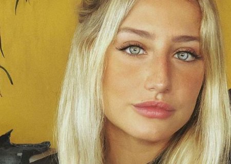 Bruna Griphao deixa fãs babando ao posar só de biquíni preto