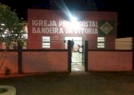 Após matar ex dentro de igreja, homem cravou faca no próprio peito e foi preso