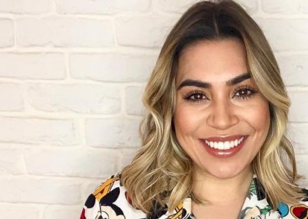 Naiara Azevedo mostra organização de peças de roupa em seus closets