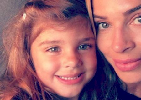 Grazi Massafera compartilha momento íntimo com a filha em dia de folga