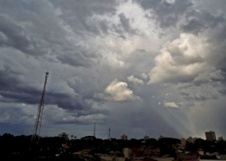 Chuva ameniza tempo seco em Dourados