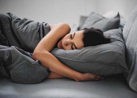 O que comer antes de dormir para não perder o sono, não ter azia, gases…