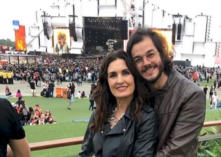 Fátima Bernardes curte Rock in Rio agarradinha com o namorado, Túlio Gadelha