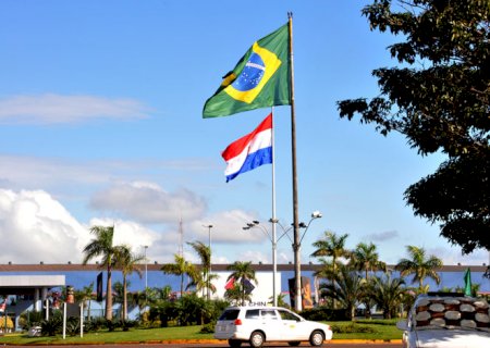Bolsonaro anuncia aumento de US$ 200 no limite em compras no PY