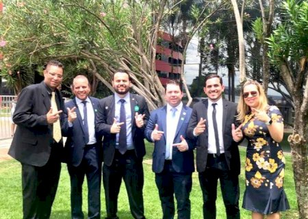 Solange Lopes, que foi candidata a Deputada Estadual, acompanha a comitiva douradense em Brasilia no lançamento do partido do presidente, será candidata a vereadora em Dourados – MS