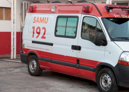 Criança de 12 anos que estava indo à escola mexendo no celular fica em estado grave após ser atropelada por ônibus em Dourados
