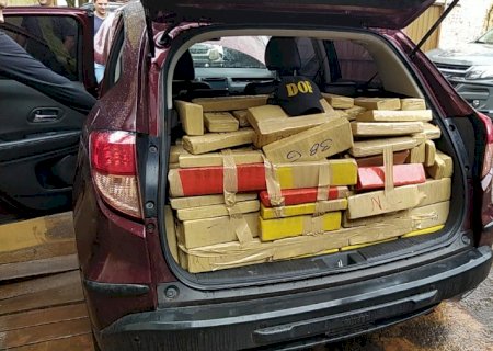 Carro roubado é apreendido lotado de maconha em Dourados 
