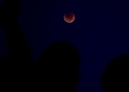 Primeira Lua cheia de 2020 trará eclipse penumbral; saiba como acompanhar o fenômeno
