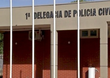 Mulher embriagada e sem CHN é presa após ser flagrada pilotando moto em zigue-zague com criança na garupa em Dourados