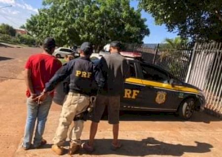 Dois são presos levando caminhão roubado para o Paraguai