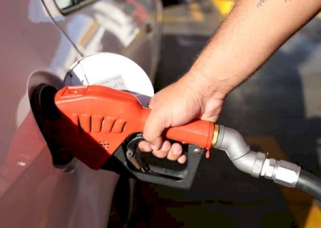 Petrobras sobe pela segunda vez gasolina nas refinarias em maio