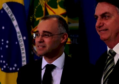 Bolsonaro mantém indicação de Mendonça ao STF