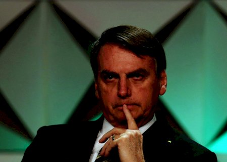 ‘Quero saber quem vai se responsabilizar se tivermos efeitos colaterais graves’, diz Bolsonaro sobre vacinação de adolescentes