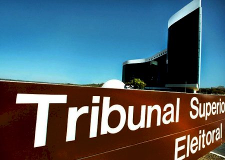 Três ministros do TSE votam contra cassação da chapa Bolsonaro-Mourão