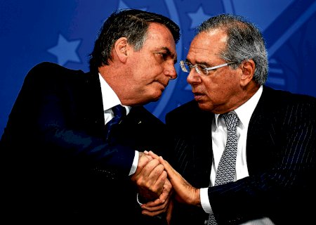 Após rumor sobre demissão, Bolsonaro diz que tem ‘confiança’ em Guedes e que não fará nenhuma aventura
