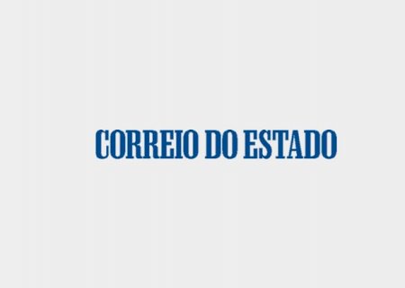 Após AVC, médica se forma usando comunicação por piscadas em aula e estágio