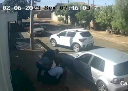 Policiais que agrediram jornalista serão transferidos durante investigação