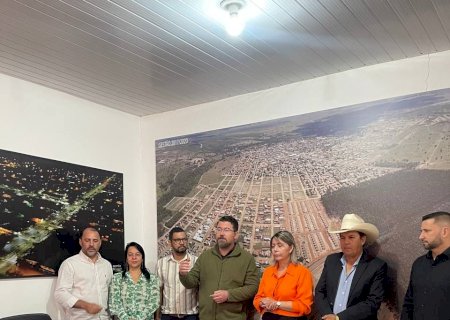 Deputado federal Marcos Pollon viaja interior ouvindo população e reforçando base da direita em MS
