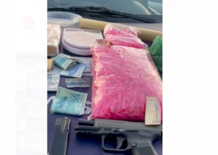 Homem é preso com tablete de cocaína, pistola e R$ 11 mil no Parque do Lageado