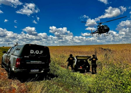 Ação integrada com uso de helicóptero recupera carro e moto roubados