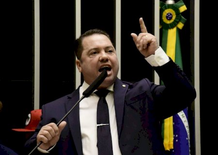 Rodolfo Nogueira 'melou' homenagem ao MST e enfrentou petistas na Câmara