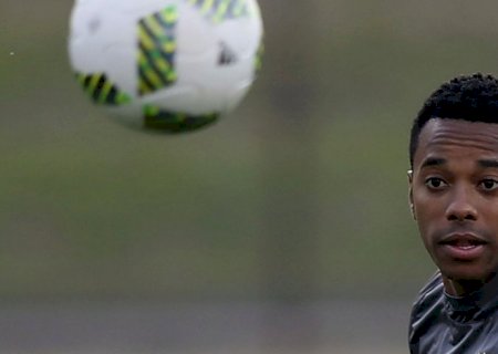 STJ começa a julgar possibilidade de Robinho cumprir pena no Brasil