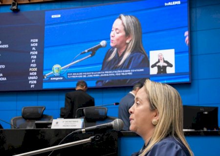 Em repúdio, Lia Nogueira propõe recolhimento de livro distribuído pelo MEC