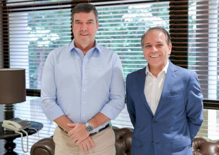 Eduardo Riedel acena positivamente ao deputado Coronel David, em relação às demandas salariais dos militares