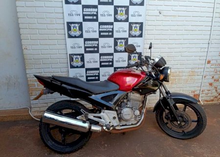 Moto furtada durante a madrugada em Dourados é encontrada abandonada