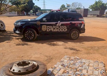 Dracco apreende 62 quilos de cocaína em estepe de caminhão