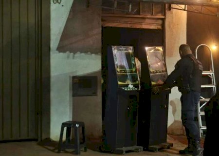 Den&uacute;ncia de filho que cansou de ver pai &ldquo;perder tudo&rdquo; fecha 2 pontos de jogatina