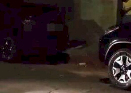 Homem &eacute; assassinado a tiros na porta de casa