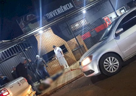 Ferido a tiros por pistoleiros em conveniência, homem morre no hospital