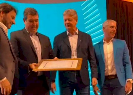 Suzano recebe licen&ccedil;a para operar em Ribas durante evento com autoridades