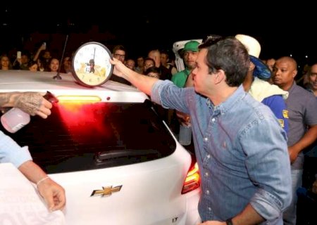 Beto Pereira leva rel&oacute;gio at&eacute; Afonso Pena para ato inicial de campanha