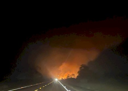 Incêndio atinge região próxima a universidades em Dourados