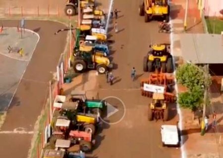 Produtores fazem tratora&ccedil;o contra invas&otilde;es e cobram audi&ecirc;ncia com Riedel