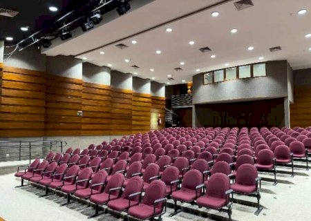 Com show e literatura, Teatro Prosa reabre com programação gratuita