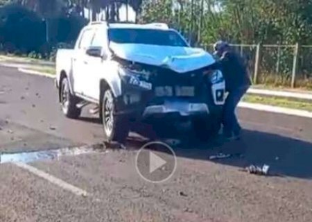 Motociclista &eacute; arremessado ap&oacute;s colis&atilde;o com caminhonete no Jardim Aeroporto