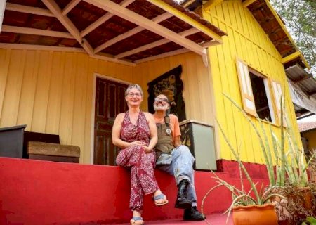 Casa centen&aacute;ria foi transformada por dupla que virou at&eacute; pedreiro