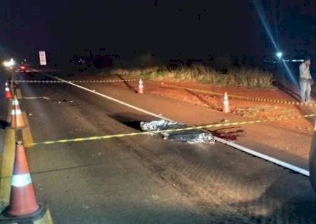 Homem &eacute; atropelado por carreta e morre na MS-156, em Cruzaltina