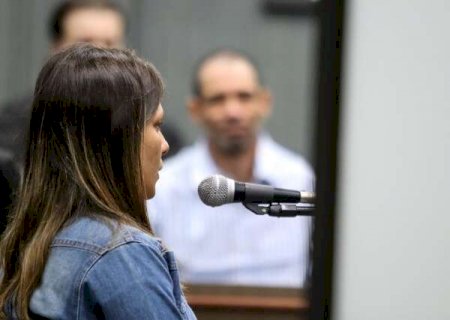 &ldquo;S&oacute; eu sei o que passei&rdquo;: mulher de ex-guarda chora e repete vers&atilde;o de tortura