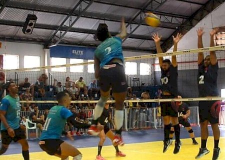 Final de semana tem v&ocirc;lei na areia e na quadra em quatro cidades