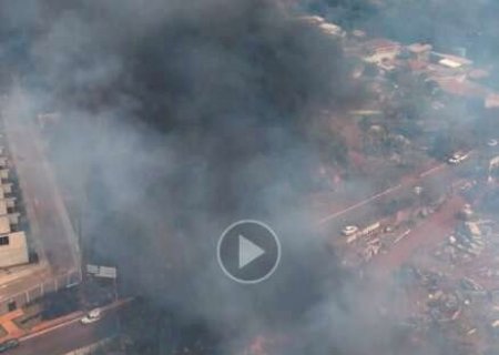 Fogo e fuma&ccedil;a tomam conta de bairro da Capital com "cenas apocal&iacute;pticas"