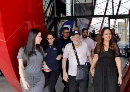 Com esposa trabalhando na Capital, Carlos Alberto visita Bioparque