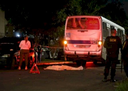 Motociclista morre ao cruzar preferencial e ser atingido por &ocirc;nibus
