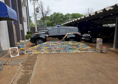 Caminhoneiro &eacute; flagrado transportando R$ 33 milh&otilde;es em coca&iacute;na
