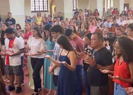 Santu&aacute;rio far&aacute; missas para aben&ccedil;oar canetas dos candidatos do Enem nesta quinta