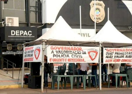 Policiais acatam Justi&ccedil;a e voltam ao trabalho